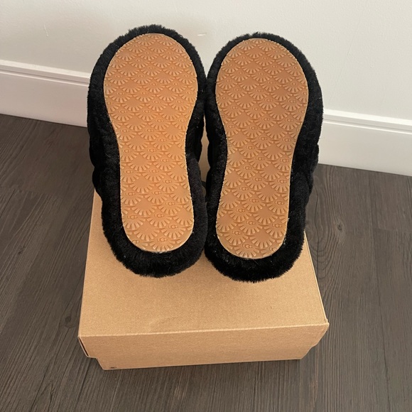 Ugh Fluff Slide - Picture 2 of 4